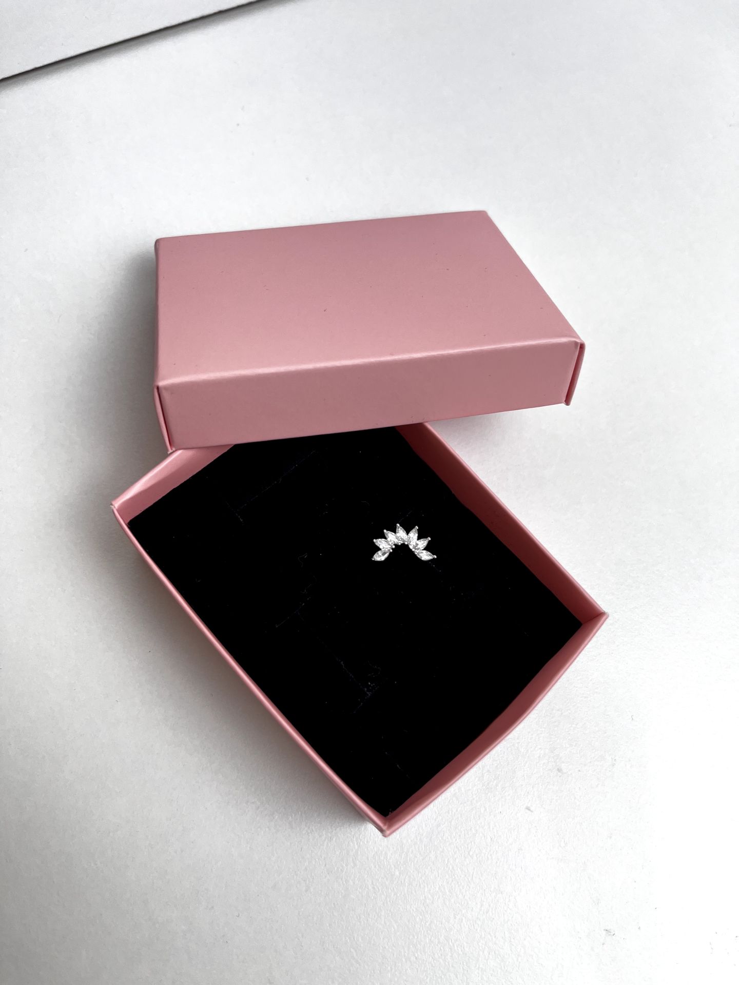 Gümüş Rengi Tam Tur Taşlı Piercing