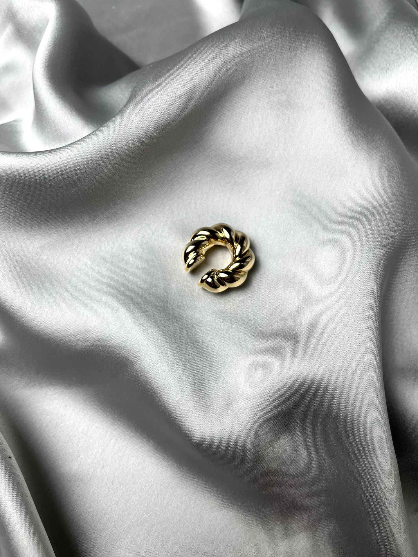 Altın Rengi Burgu Model Sıkıştırma(earcuff) Küpe