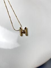 Altın Rengi Balon Model 'M' Harfli Çelik Kolye