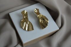 Gold Rengi Asimetrik Model Tasarım Küpe