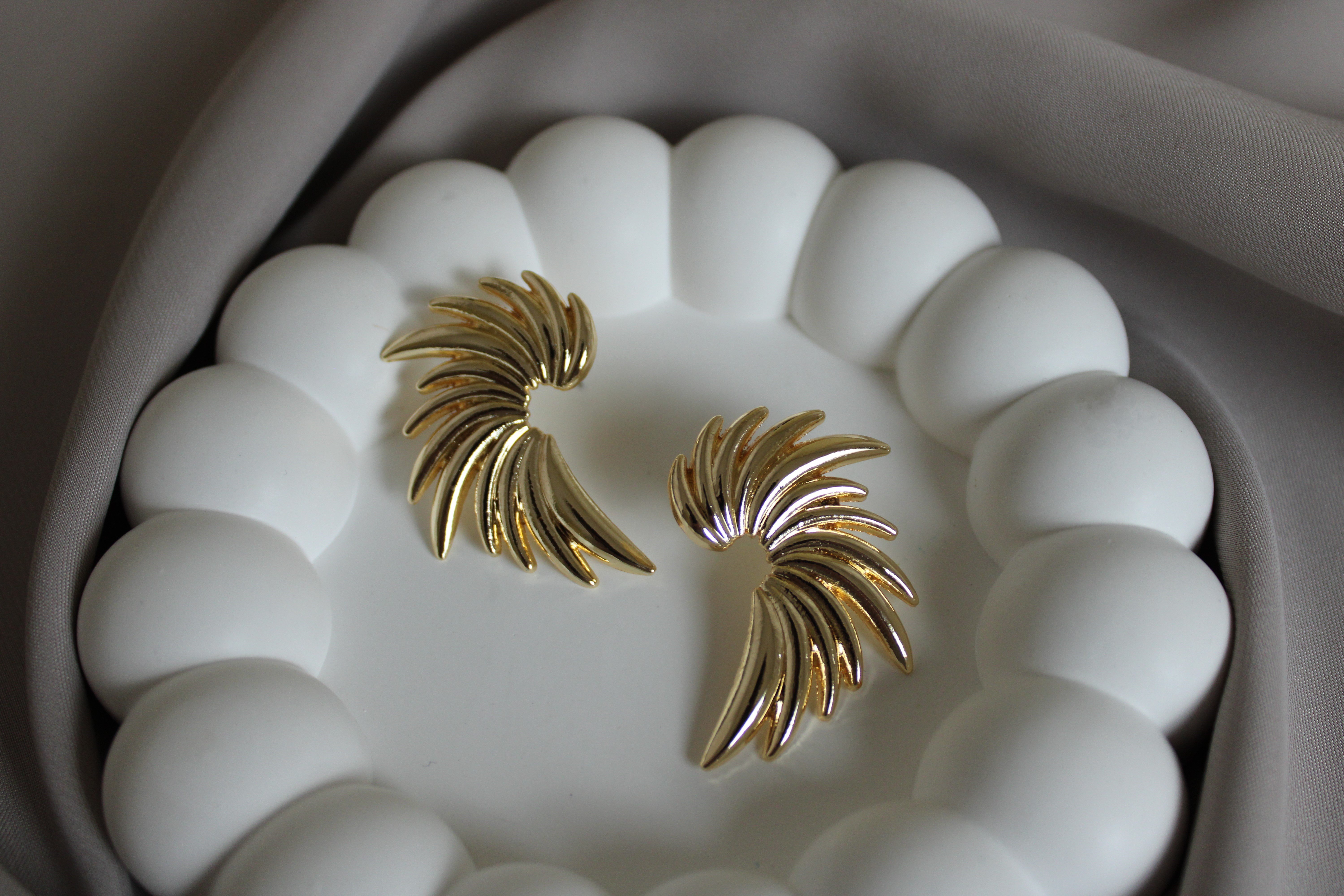 Gold Rengi Tasarım Küpe