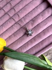 Gümüş Rengi Şeffaf Renk Taşlı Güneş Kolye