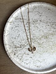 Altın Rengi Taşlı Kuş Figürlü Kolye
