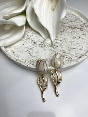 Krem Rengi Taşlı Çiçek Model Tasarım Küpe