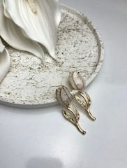 Krem Rengi Taşlı Çiçek Model Tasarım Küpe