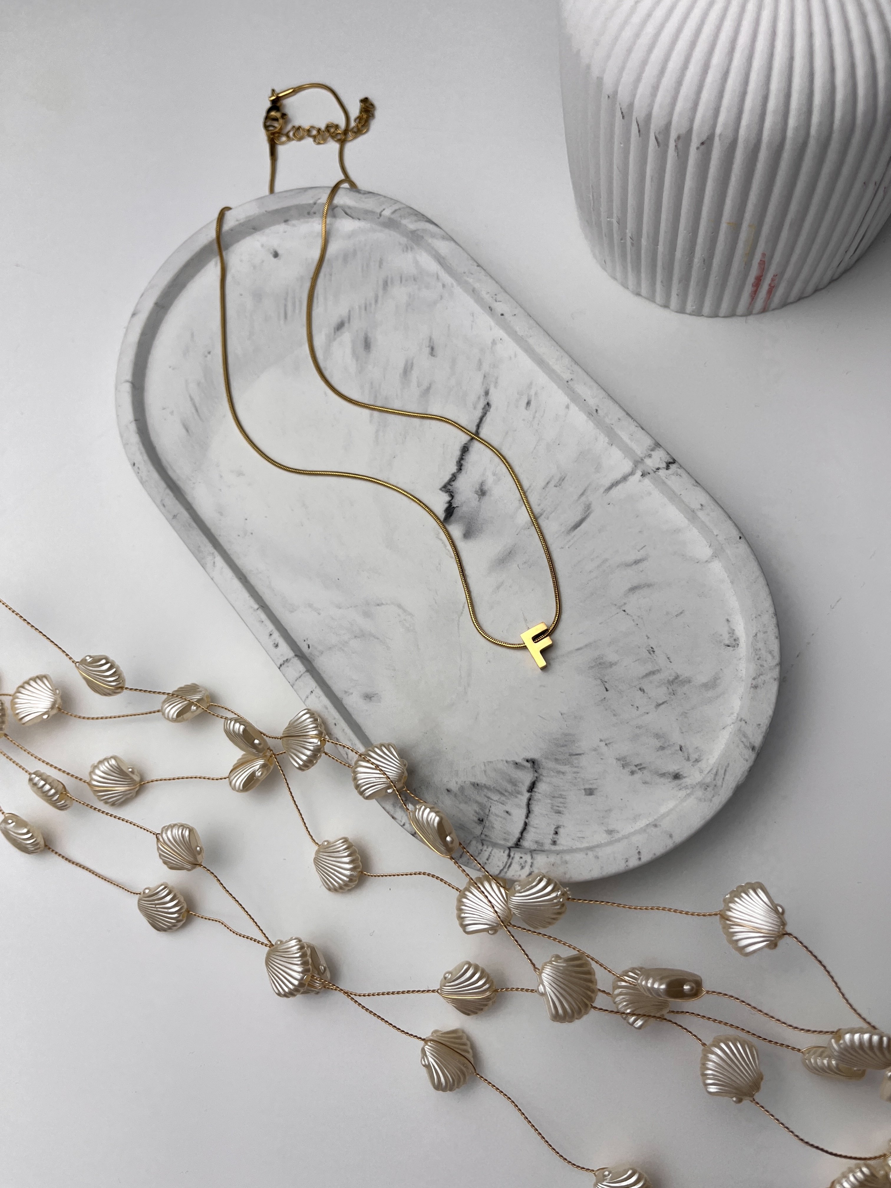 Altın Rengi Minimal  Model ‘F’ Harfli Çelik