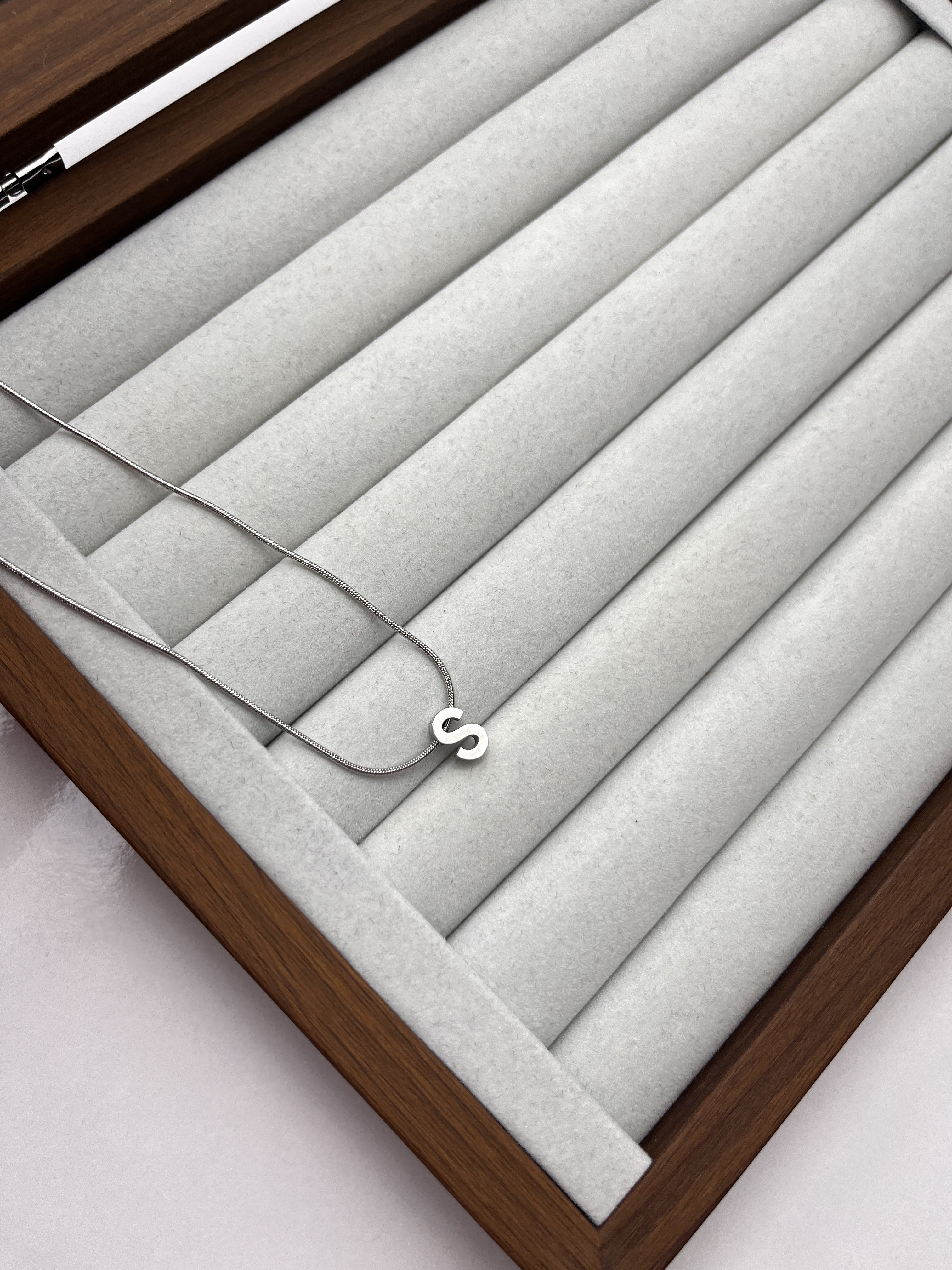 Gümüş Rengi Minimal  Model ‘S' Harfli Çelik