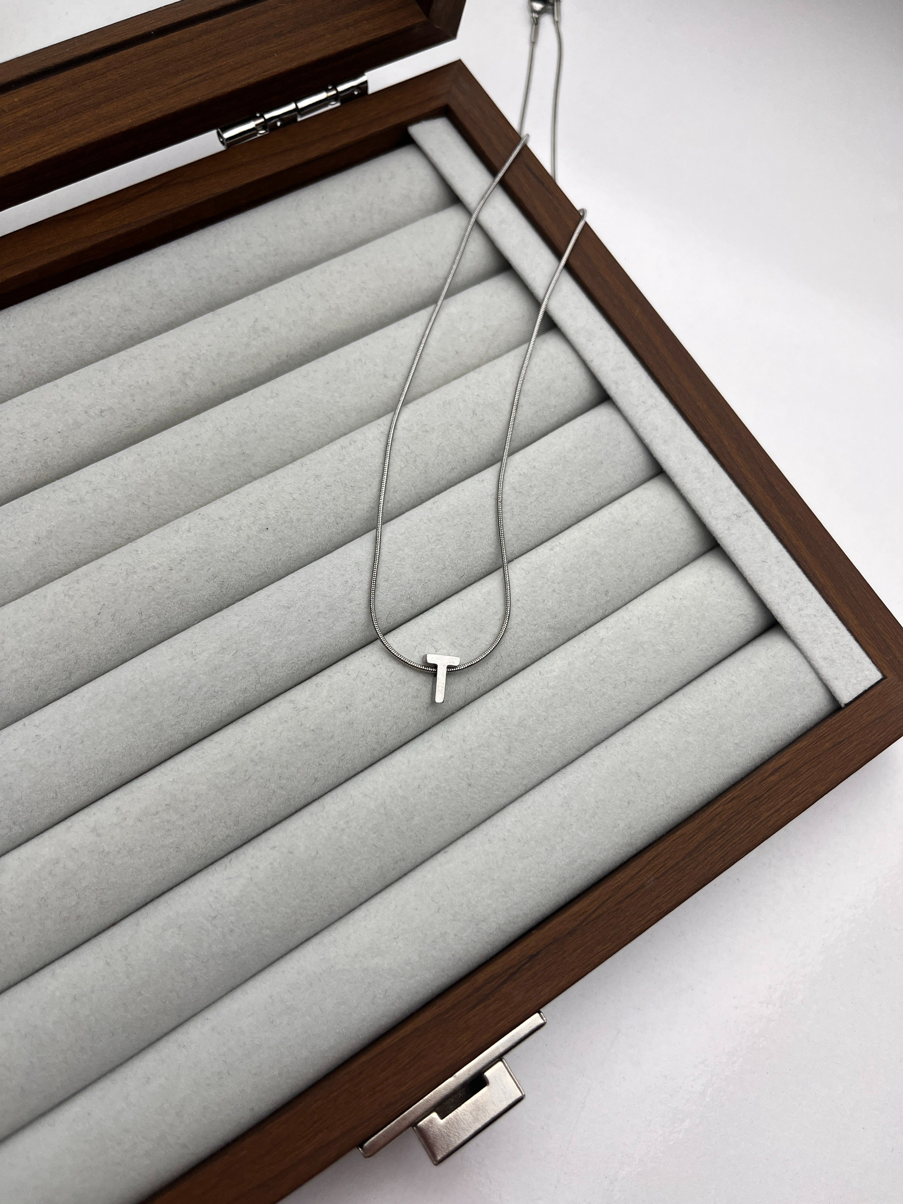 Gümüş Rengi Minimal  Model ‘T' Harfli Çelik