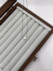 Gümüş Rengi Minimal  Model ‘M' Harfli Çelik