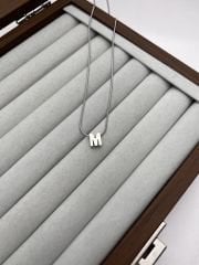 Gümüş Rengi Minimal  Model ‘M' Harfli Çelik